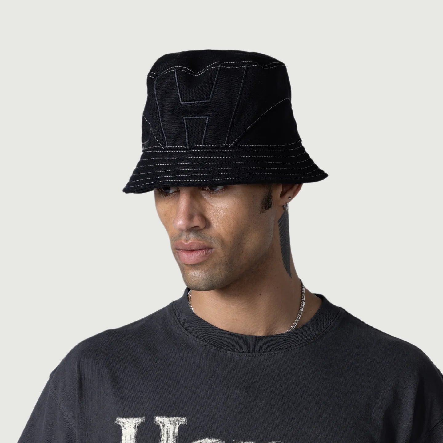 HONOR THE GIFT PANEL H BUCKET HAT